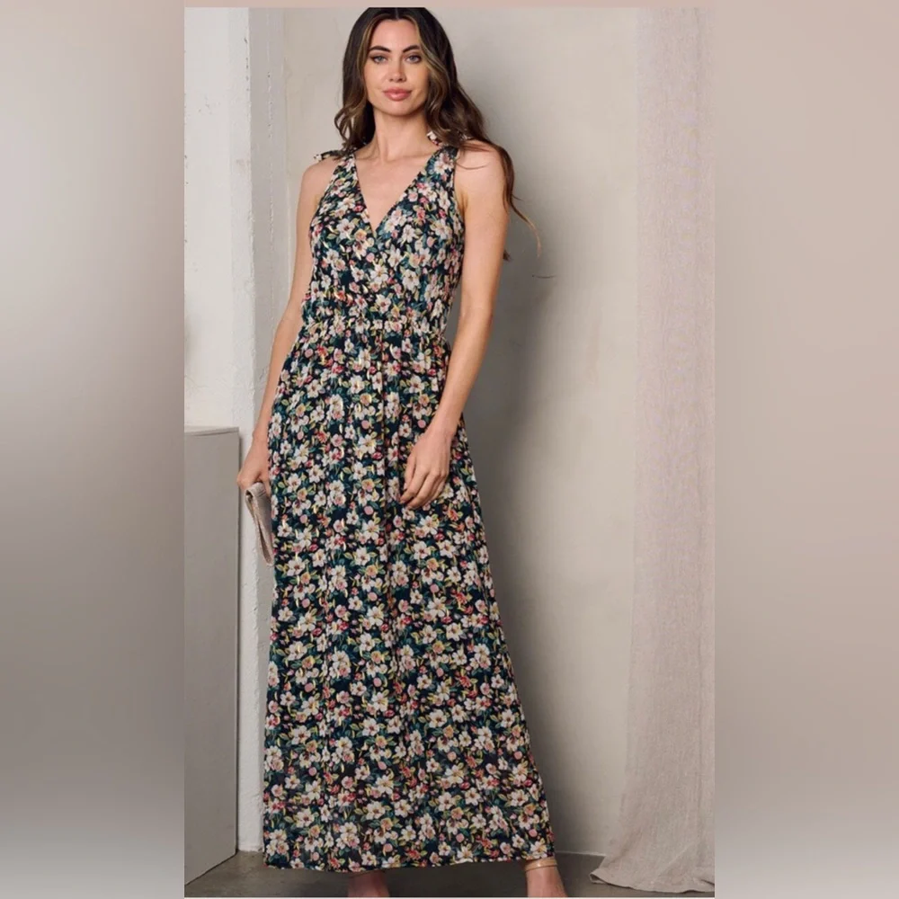 BLACK SLEEVELESS SURPLICE SHIMMER DETAILED FLORAL MAXI DRESS - Picture 4 of 5
